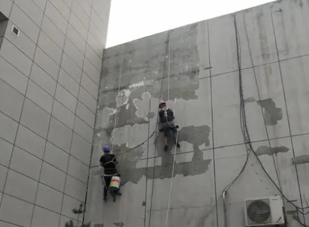 丹巴楼顶漏水维修公司分享下丹巴外墙防水的注意事项